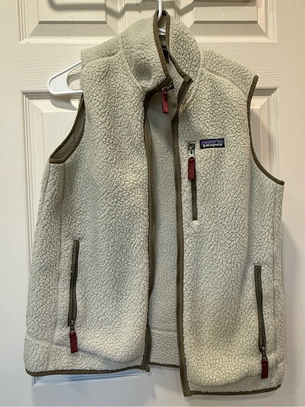 Women’s Patagonia Cream Retro Pile Sherpa Fleece Vest with Olive Trim